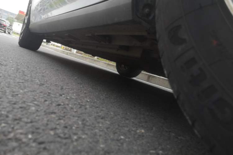 Used Geely Galaxy L6 2024 125km PLUS Dragon Edition Right Side Sill