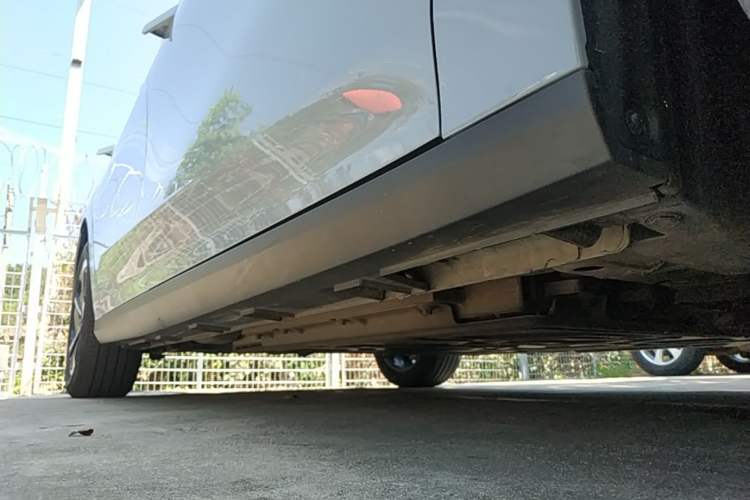 Used Geely Galaxy L6 2024 125km PLUS Dragon Edition Right Side Sill