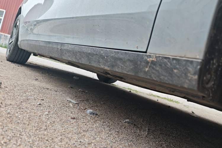 Used Geely Galaxy L6 2024 125km PLUS Dragon Edition Right Side Sill