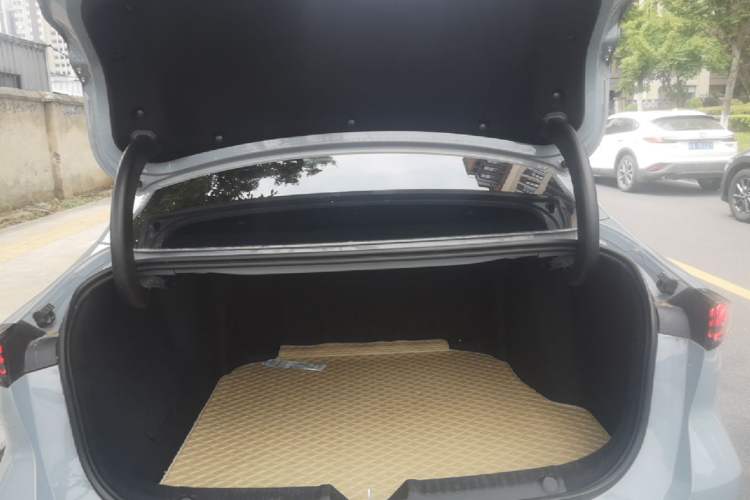 Used Geely Galaxy L6 2024 125km PLUS Dragon Edition Trunk