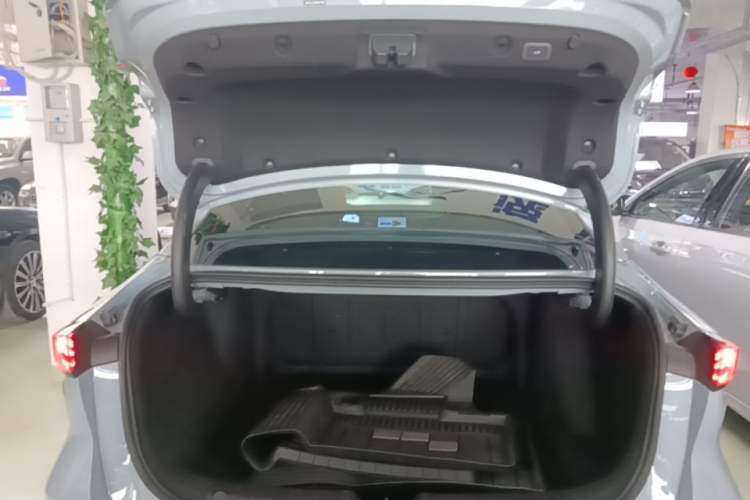 Used Geely Galaxy L6 2024 125km Creative Edition Trunk