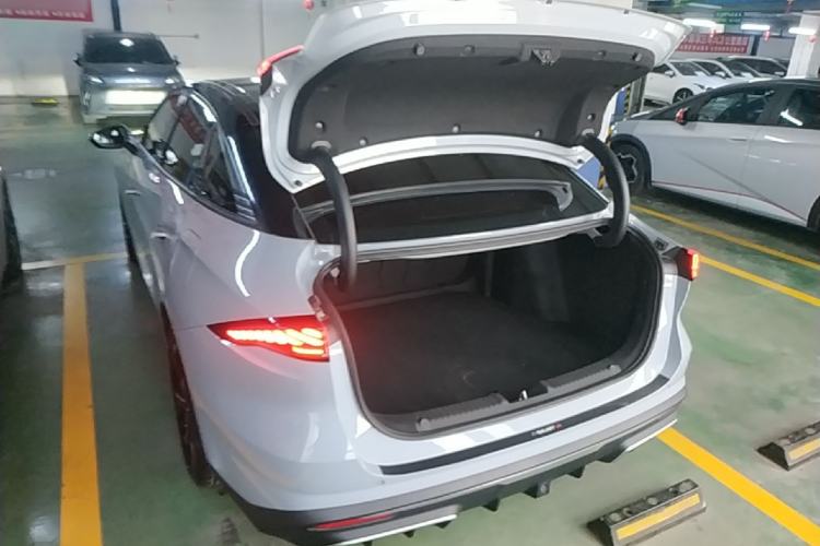 Used Geely Galaxy L6 2024 125km PLUS Dragon Edition Trunk