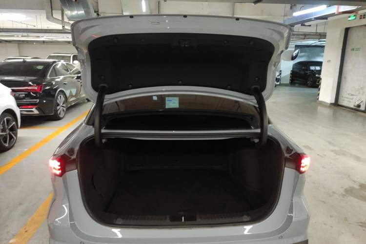 Used Geely Galaxy L6 2024 125km PLUS Dragon Edition Trunk