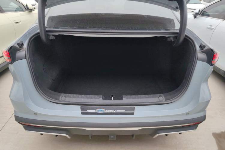 Used Geely Galaxy L6 2024 125km PLUS Dragon Edition Trunk