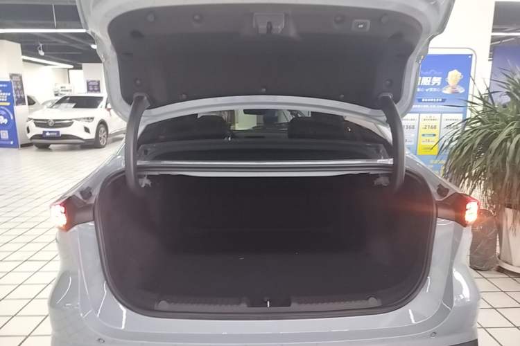 Used Geely Galaxy L6 2024 125km Creative Edition Trunk