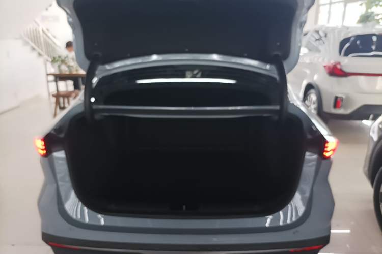 Used Geely Galaxy L6 2024 125km PLUS Dragon Edition Trunk