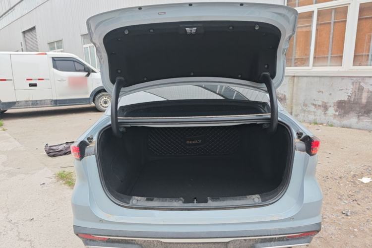 Used Geely Galaxy L6 2024 125km PLUS Dragon Edition Trunk