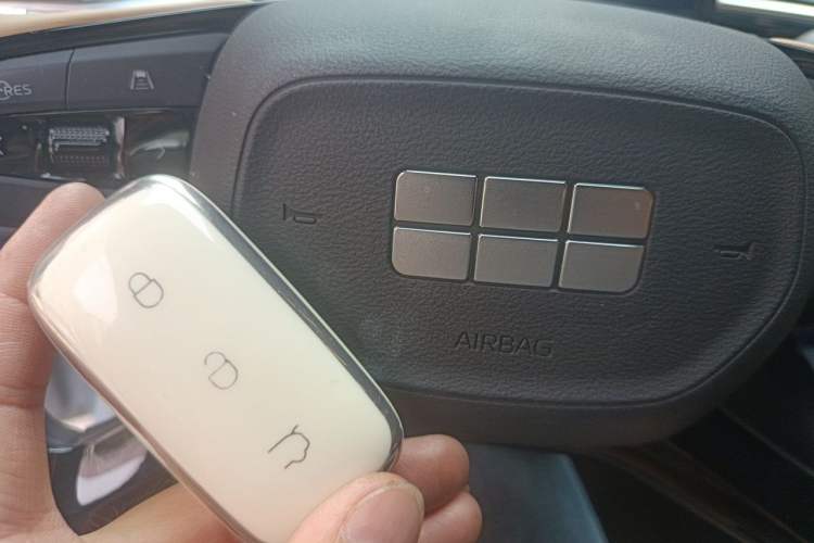 Used Geely Galaxy L6 2024 125km PLUS Dragon Edition Vehicle Key