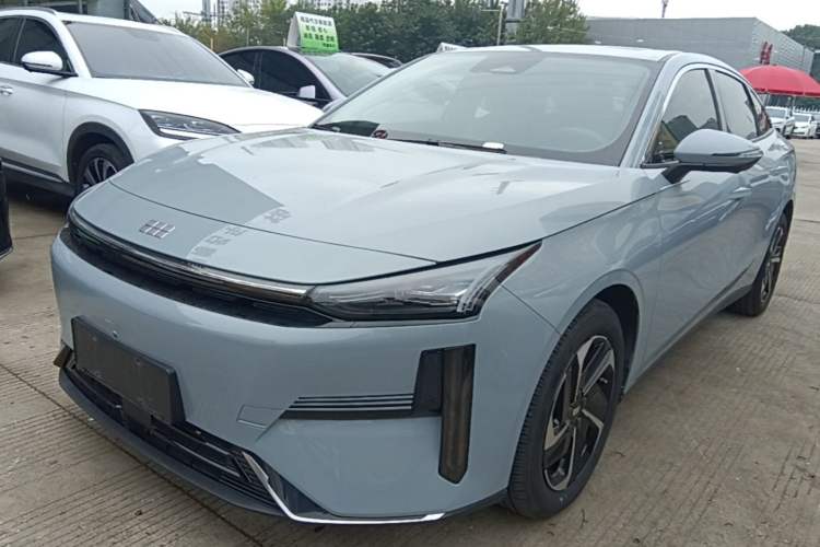 Geely Galaxy L6 2024 125km PLUS Dragon Edition