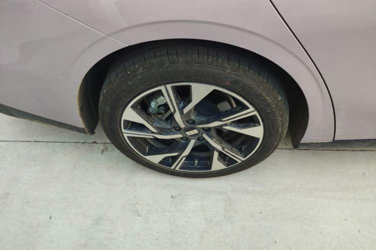Used Geely Galaxy L6 2024 125km Creative Edition Exterior 5