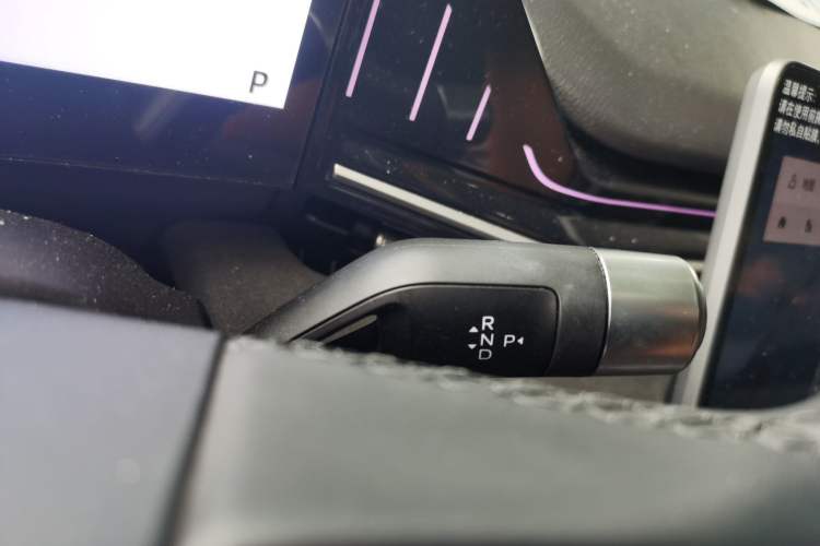 Used Geely Galaxy L6 2024 125km Creative Edition Gear Lever