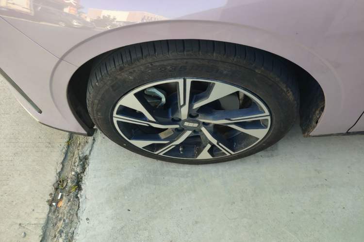 Used Geely Galaxy L6 2024 125km Creative Edition Left Front Wheel Hub
