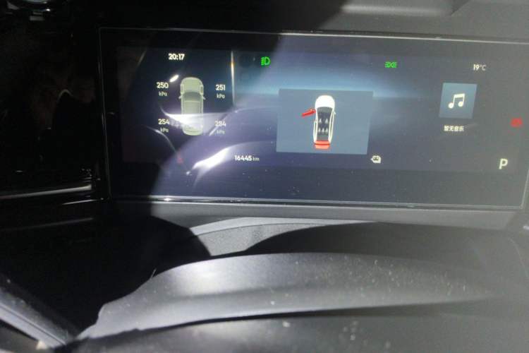 Used Geely Galaxy L6 2024 125km PLUS Dragon Edition Odometer Close Up