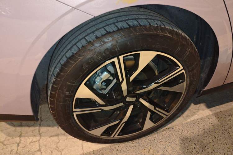 Used Geely Galaxy L6 2024 125km Creative Edition Exterior 3