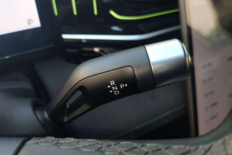 Used Geely Galaxy L6 2024 125km Creative Edition Gear Lever