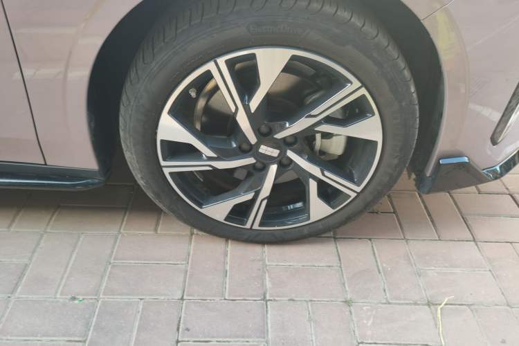 Used Geely Galaxy L6 2024 125km Creative Edition Right Front Wheel Hub