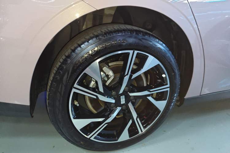 Used Geely Galaxy L6 2024 125km Creative Edition Right Rear Wheel Hub