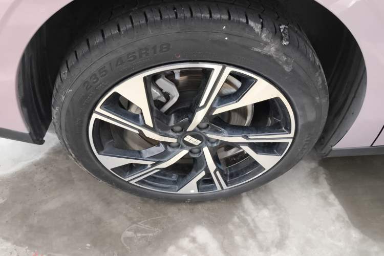 Used Geely Galaxy L6 2024 125km Creative Edition Right Rear Wheel Hub