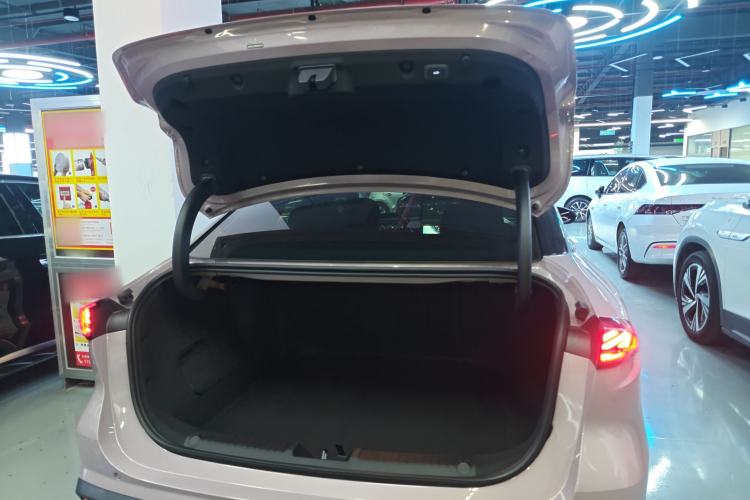 Used Geely Galaxy L6 2024 125km Creative Edition Trunk
