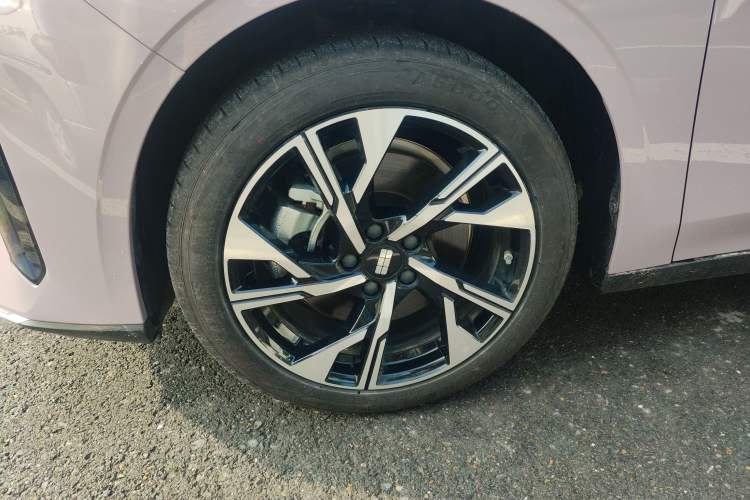 Used Geely Galaxy L6 2024 125km Creative Edition Exterior 3