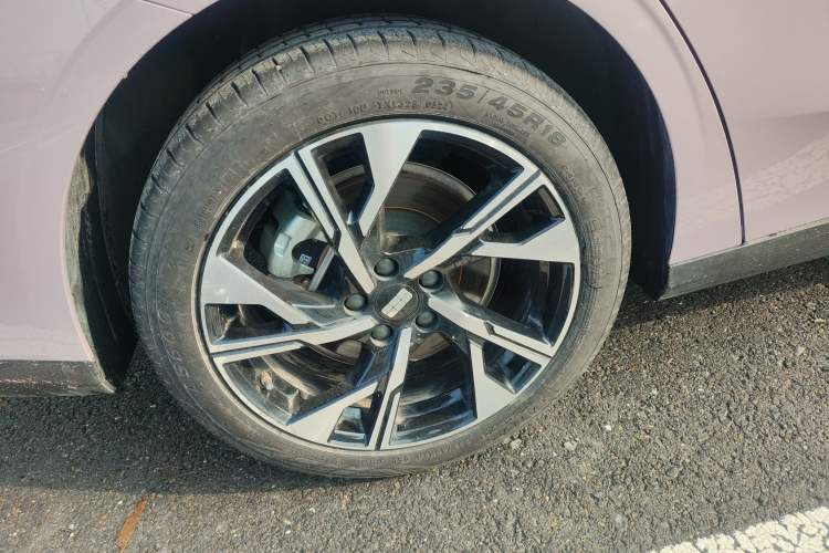 Used Geely Galaxy L6 2024 125km Creative Edition Exterior 4