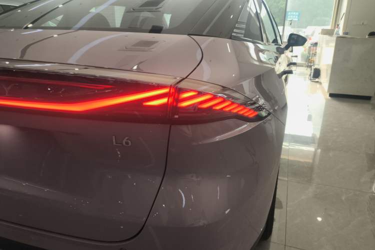 Used Geely Galaxy L6 2024 125km Creative Edition Exterior 6