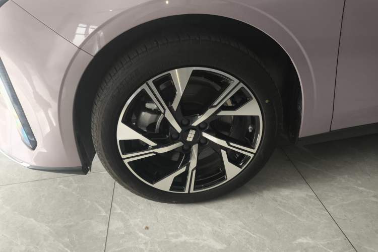 Used Geely Galaxy L6 2024 125km Creative Edition Exterior 7