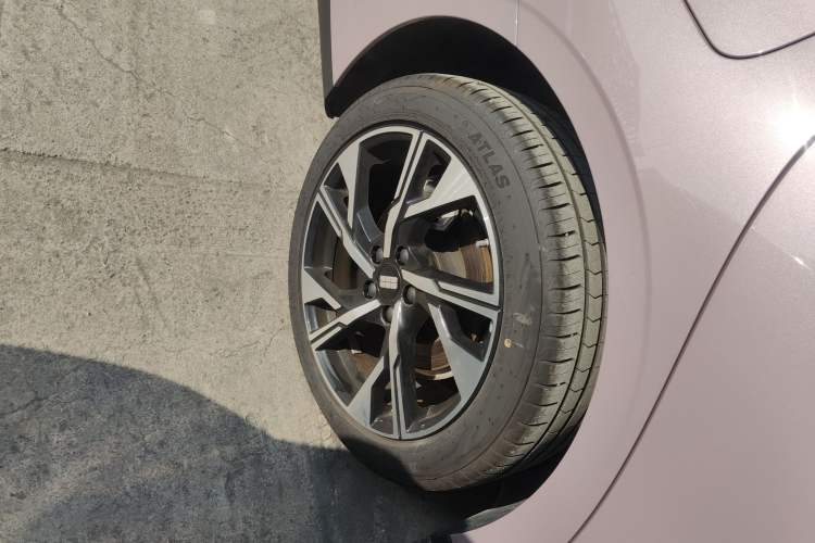 Used Geely Galaxy L6 2024 125km Creative Edition Exterior 8