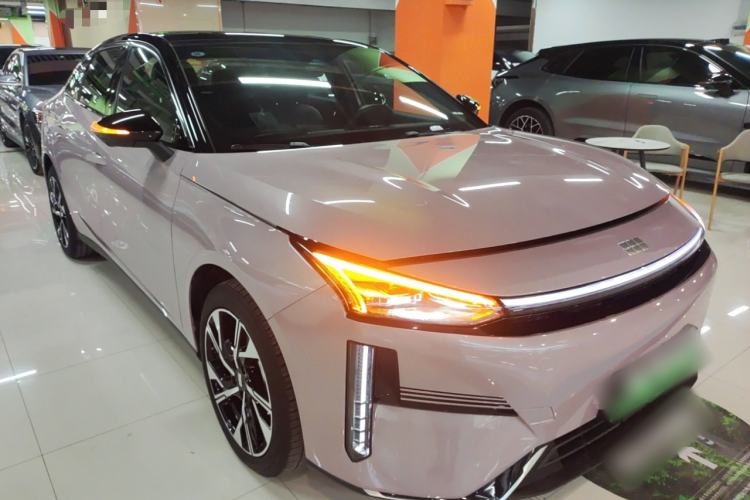 Used Geely Galaxy L6 2024 125km Creative Edition Front Right 45 Deg