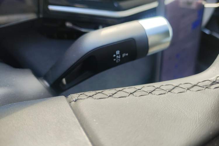 Used Geely Galaxy L6 2024 125km Creative Edition Gear Lever
