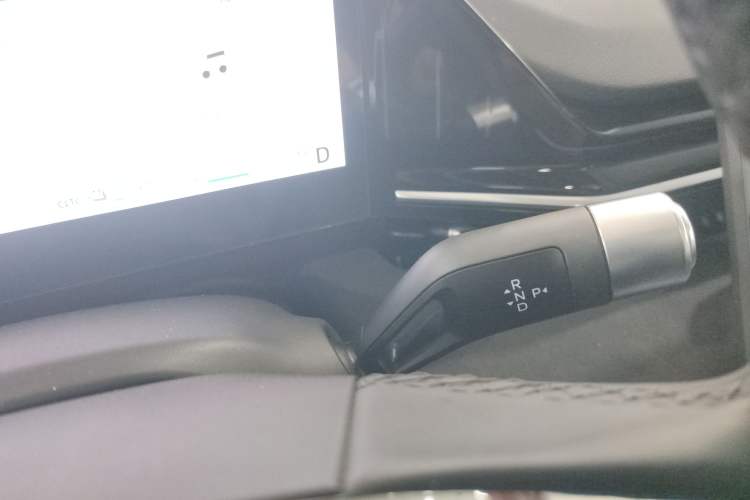 Used Geely Galaxy L6 2024 125km Creative Edition Gear Lever