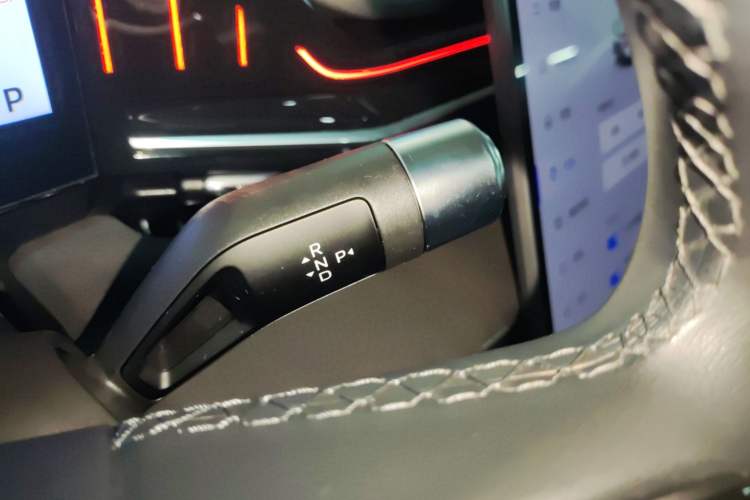 Used Geely Galaxy L6 2024 125km Creative Edition Gear Lever