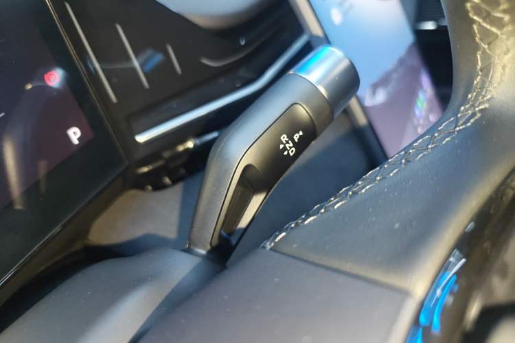 Used Geely Galaxy L6 2024 125km Creative Edition Gear Lever