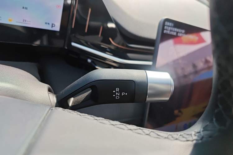 Used Geely Galaxy L6 2024 125km Creative Edition Gear Lever