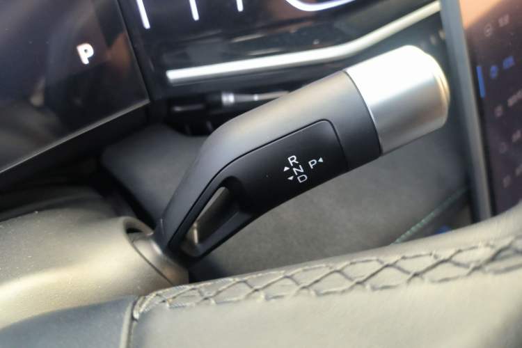 Used Geely Galaxy L6 2024 125km Creative Edition Gear Lever
