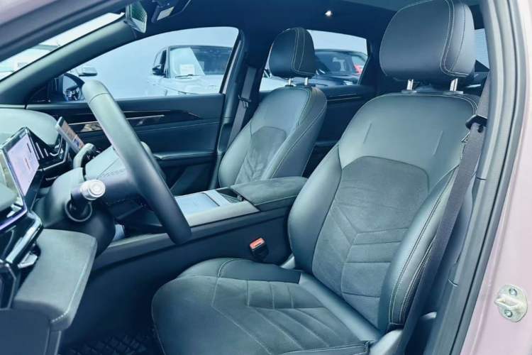 Used Geely Galaxy L6 2024 125km Creative Edition Interior 4
