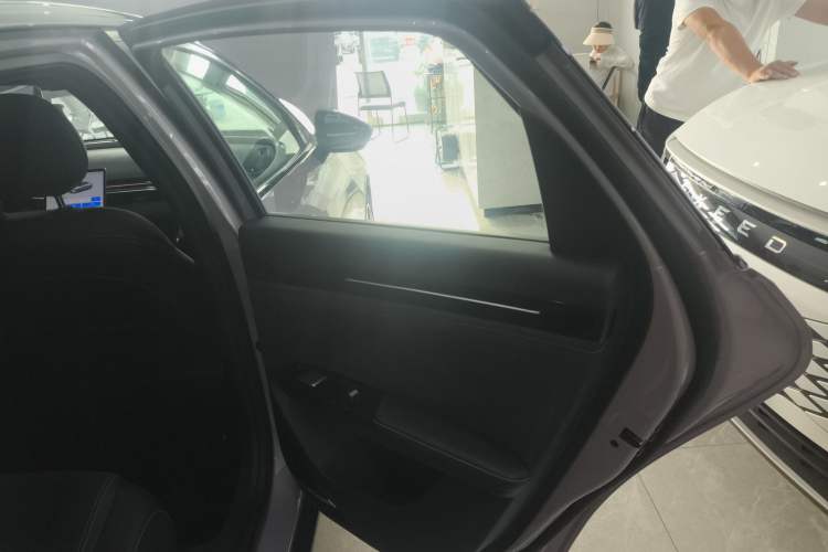 Used Geely Galaxy L6 2024 125km Creative Edition Interior 6