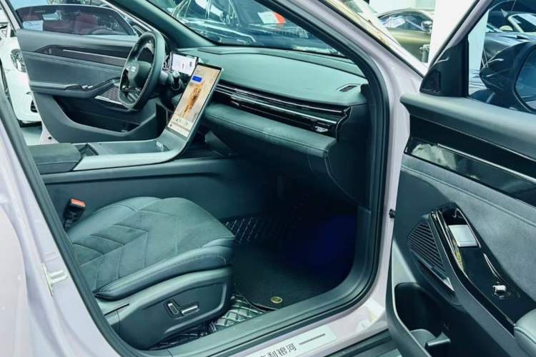 Used Geely Galaxy L6 2024 125km Creative Edition Interior 8