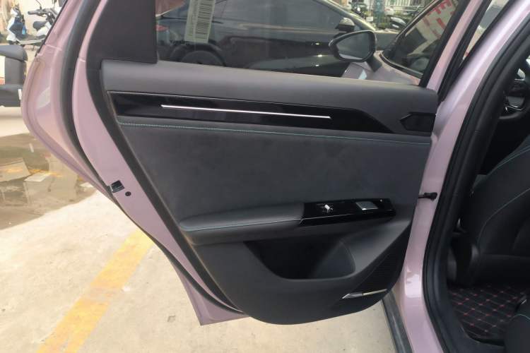 Used Geely Galaxy L6 2024 125km Creative Edition Interior 8