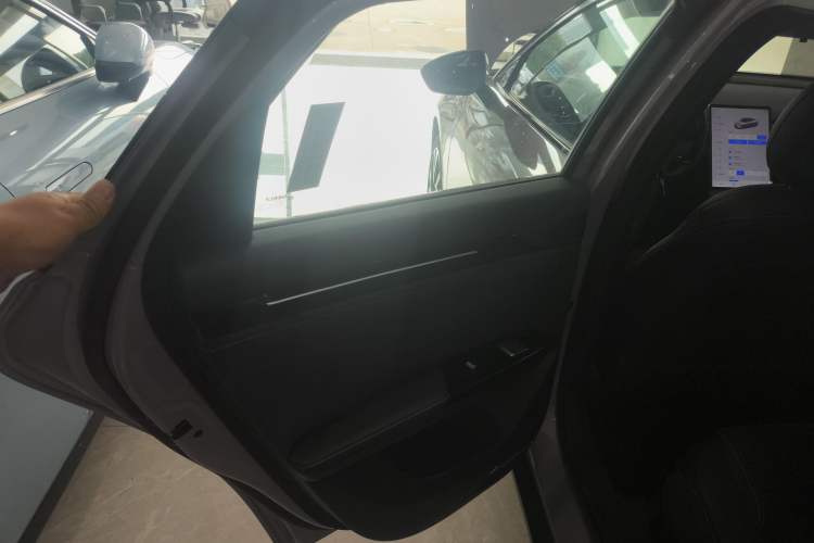 Used Geely Galaxy L6 2024 125km Creative Edition Interior 8
