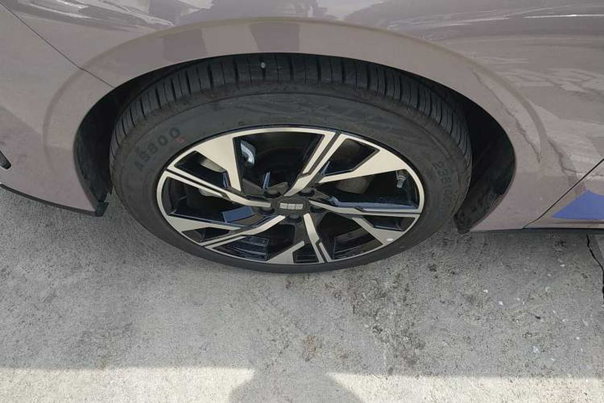 Used Geely Galaxy L6 2024 125km Creative Edition Left Front Wheel Hub