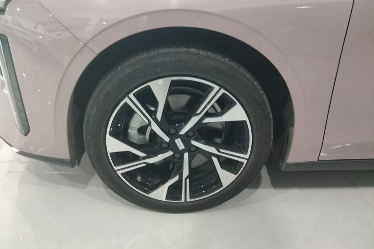 Used Geely Galaxy L6 2024 125km Creative Edition Left Front Wheel Hub