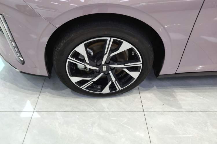Used Geely Galaxy L6 2024 125km Creative Edition Left Front Wheel Hub