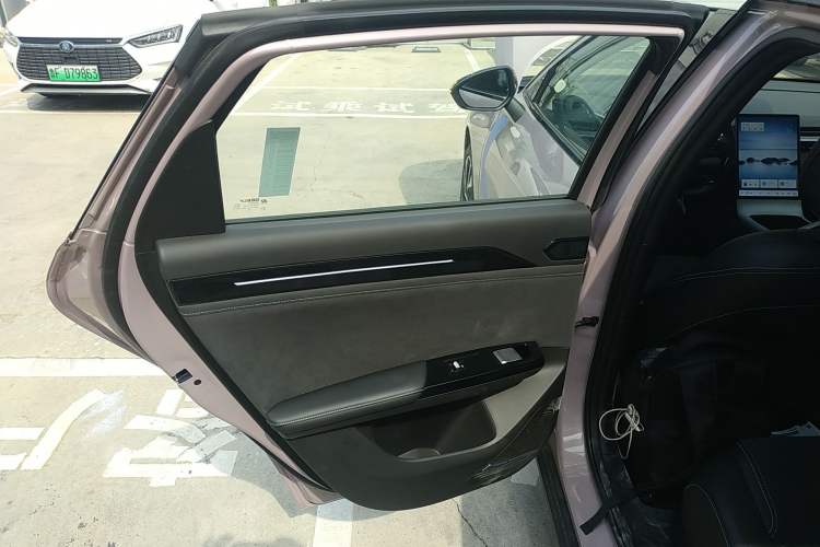Used Geely Galaxy L6 2024 125km Creative Edition Left Rear Door Interior