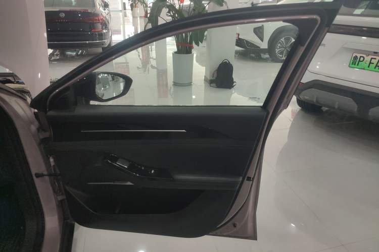Used Geely Galaxy L6 2024 125km Creative Edition Right Front Door Interior