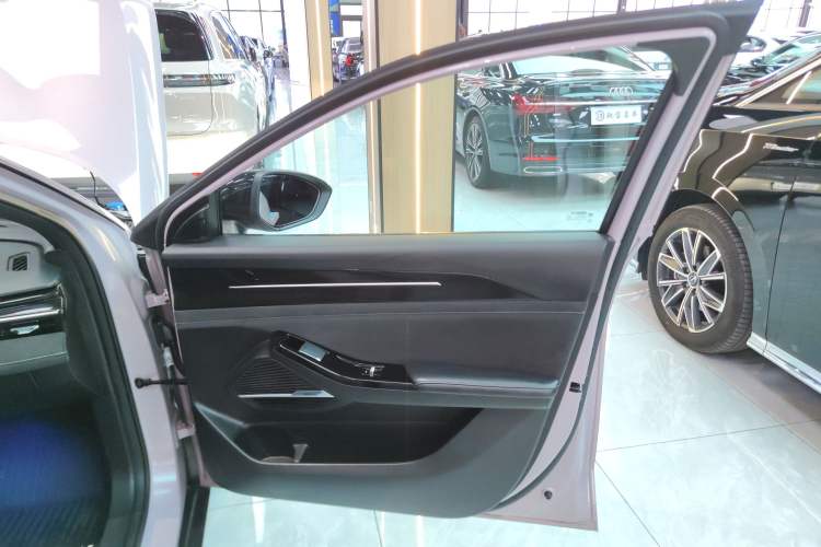 Used Geely Galaxy L6 2024 125km Creative Edition Right Front Door Interior
