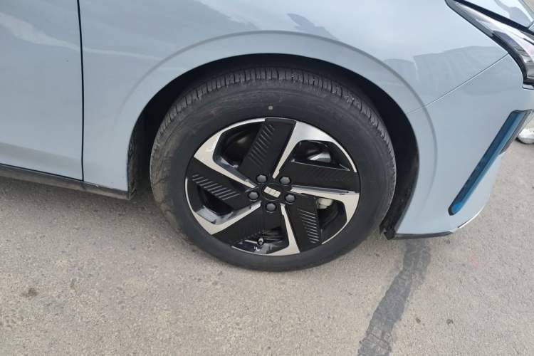 Used Geely Galaxy L6 2024 60km PLUS Dragon Edition Right Front Wheel Hub