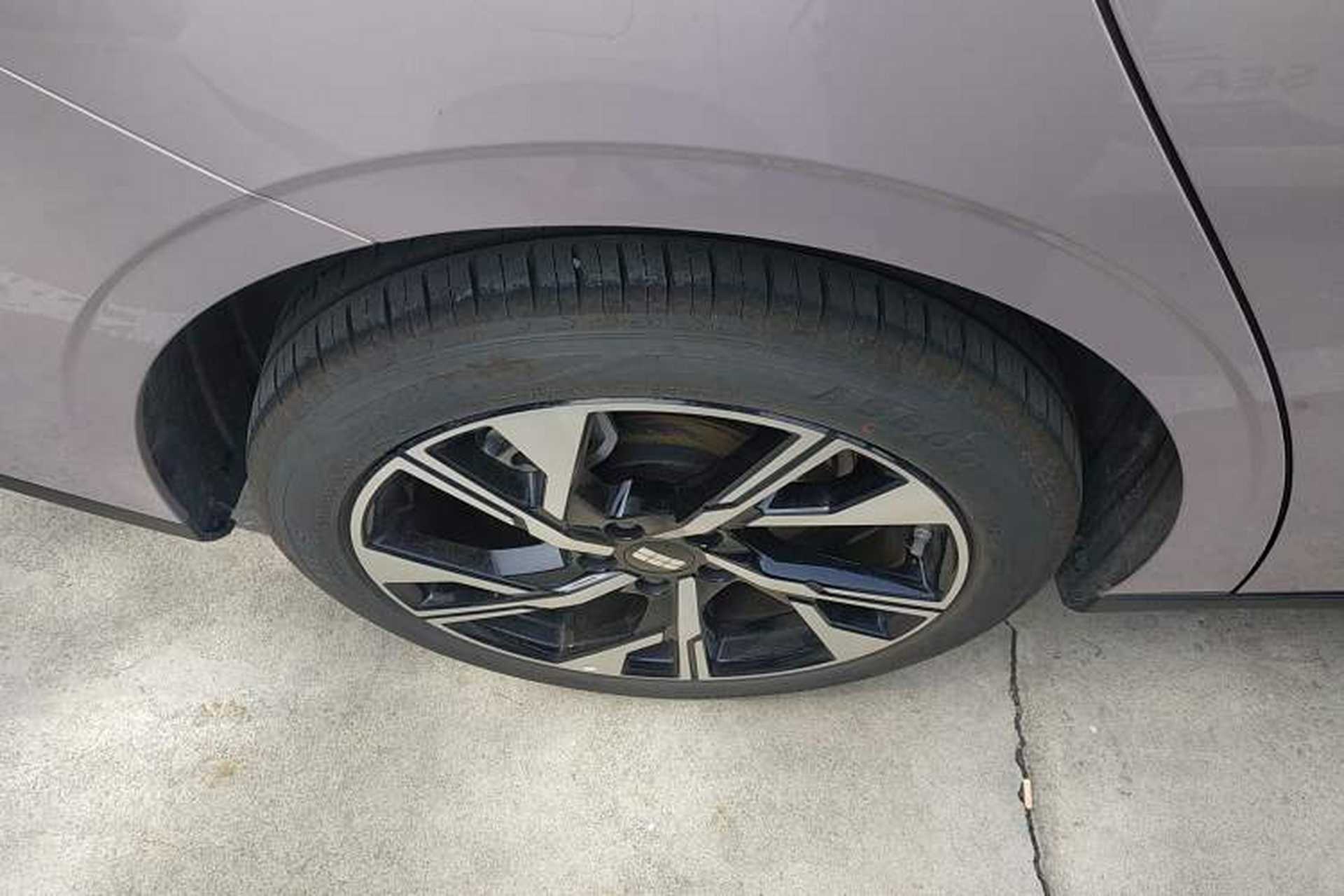 Used Geely Galaxy L6 2024 125km Creative Edition Right Rear Wheel Hub
