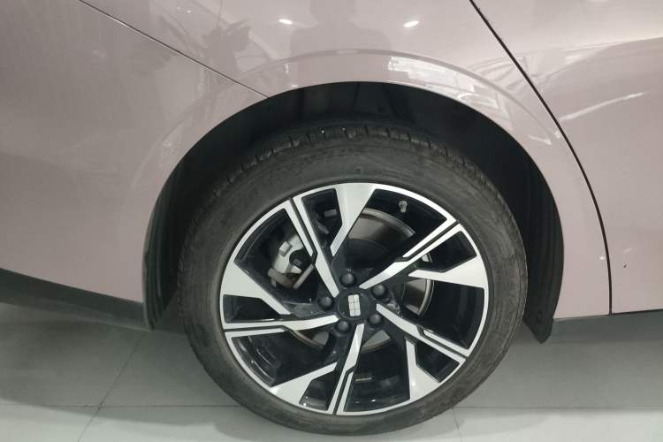 Used Geely Galaxy L6 2024 125km Creative Edition Right Rear Wheel Hub