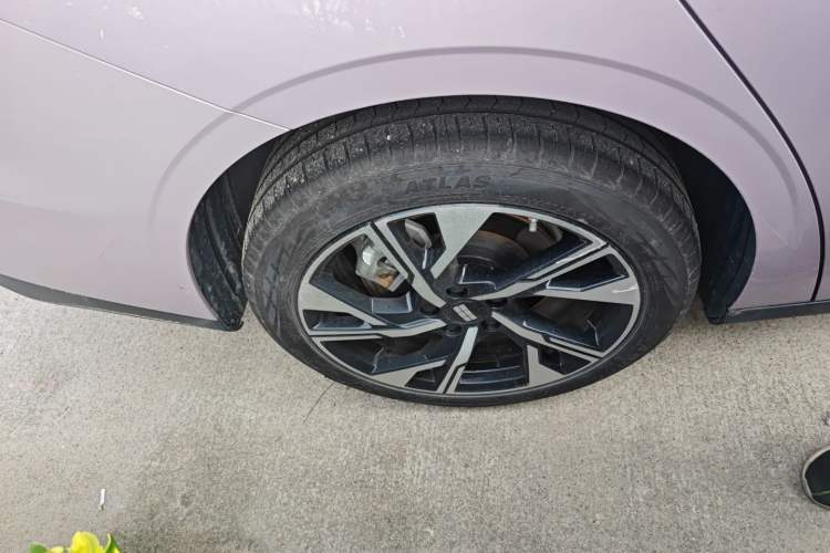 Used Geely Galaxy L6 2024 125km Creative Edition Right Rear Wheel Hub